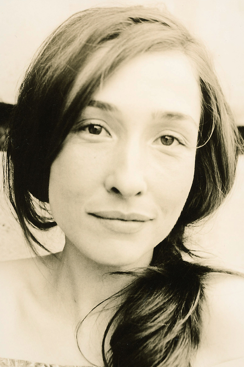 Annalise Hesme. Pont Neuf, Paris.